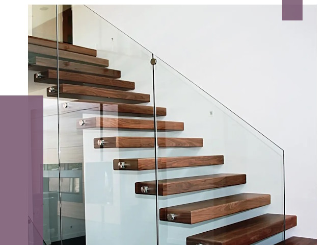 Стеклянные перила для лестницы в Апатитах от 15039 руб.