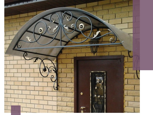 Изготовление козырьков из металла под ключ в Апатитах