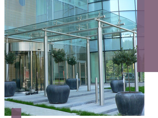 Навесы из стекла на заказ в Апатитах — монтаж и установка