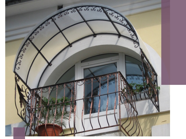 Козырьки над балконом в Апатитах — изготовление и монтаж